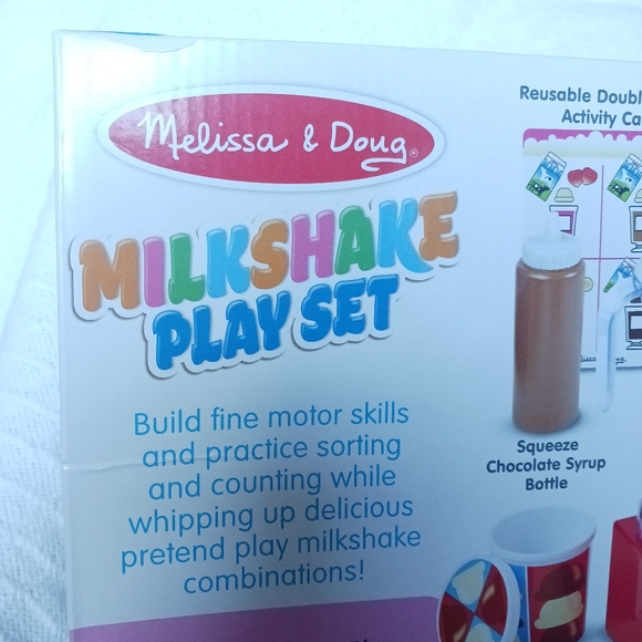 Melissa & Doug Milkshake Play Set 19 Pieces Ages 3+ - Picture 9 of 10